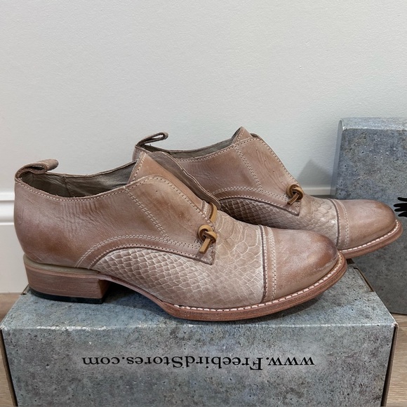 Freebird by Steven Brown Leather Chukka Boots - Picture 2 of 12